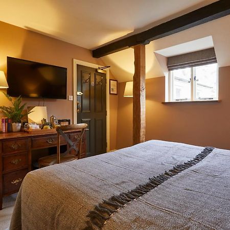 Hotel The Methuen Arms Corsham Esterno foto A room at The Old parsonage