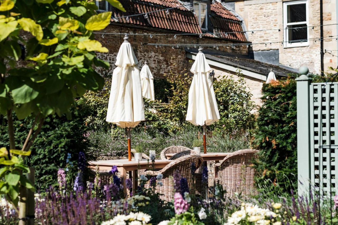 Hotel The Methuen Arms Corsham Esterno foto The garden
