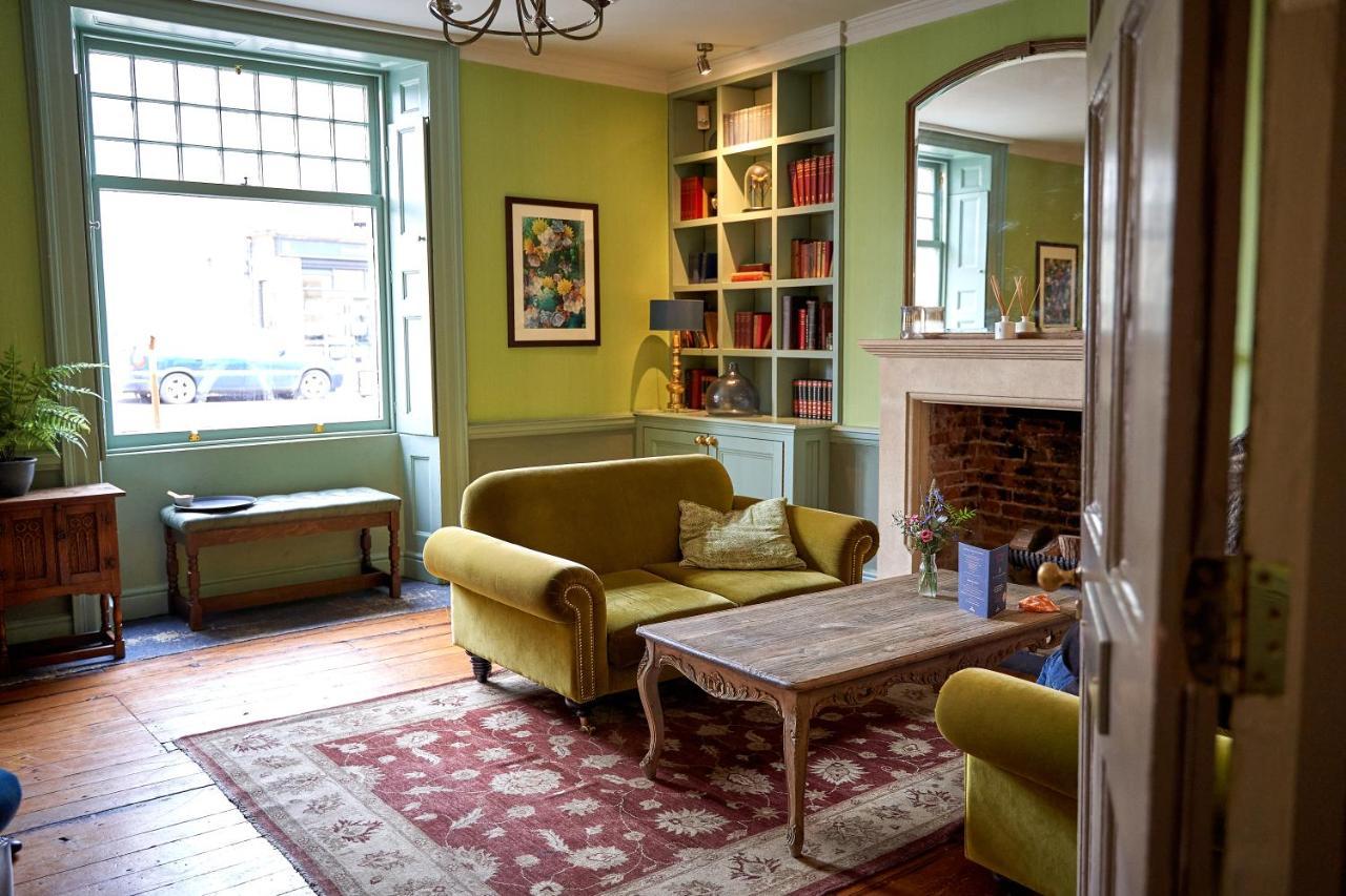 Hotel The Methuen Arms Corsham Esterno foto The interior of the Old Bank House