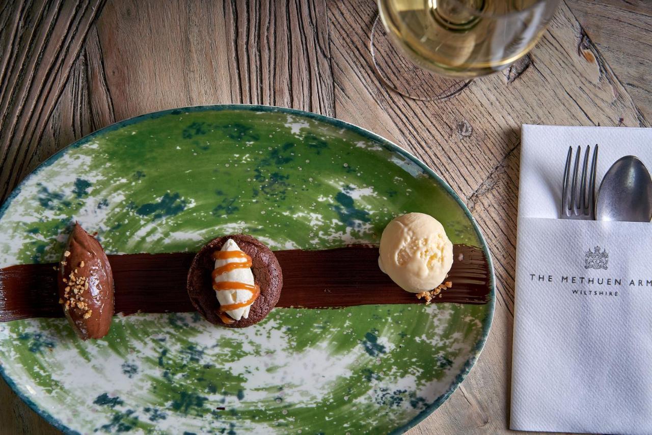 Hotel The Methuen Arms Corsham Esterno foto A dessert at The Merchant Hotel
