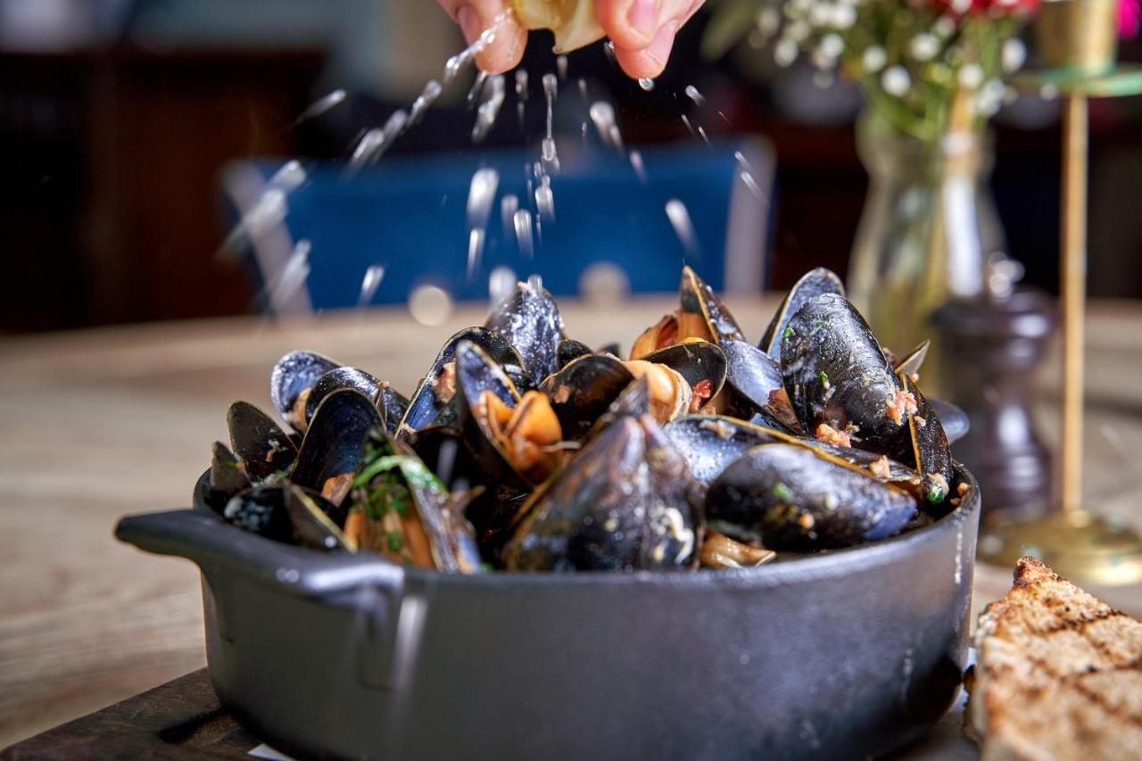 Hotel The Methuen Arms Corsham Esterno foto Mussels being sprinkled with coriander