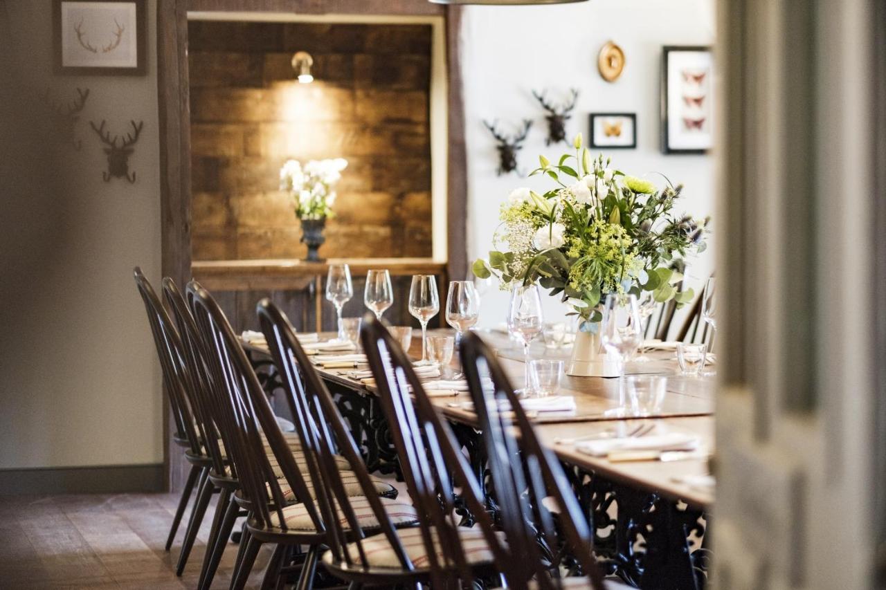 Hotel The Methuen Arms Corsham Esterno foto The interior of the restaurant