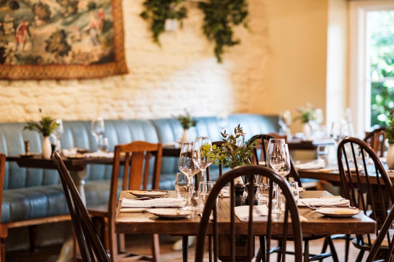 Hotel The Methuen Arms Corsham Esterno foto Interior of the restaurant