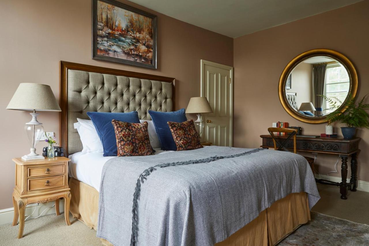 Hotel The Methuen Arms Corsham Esterno foto