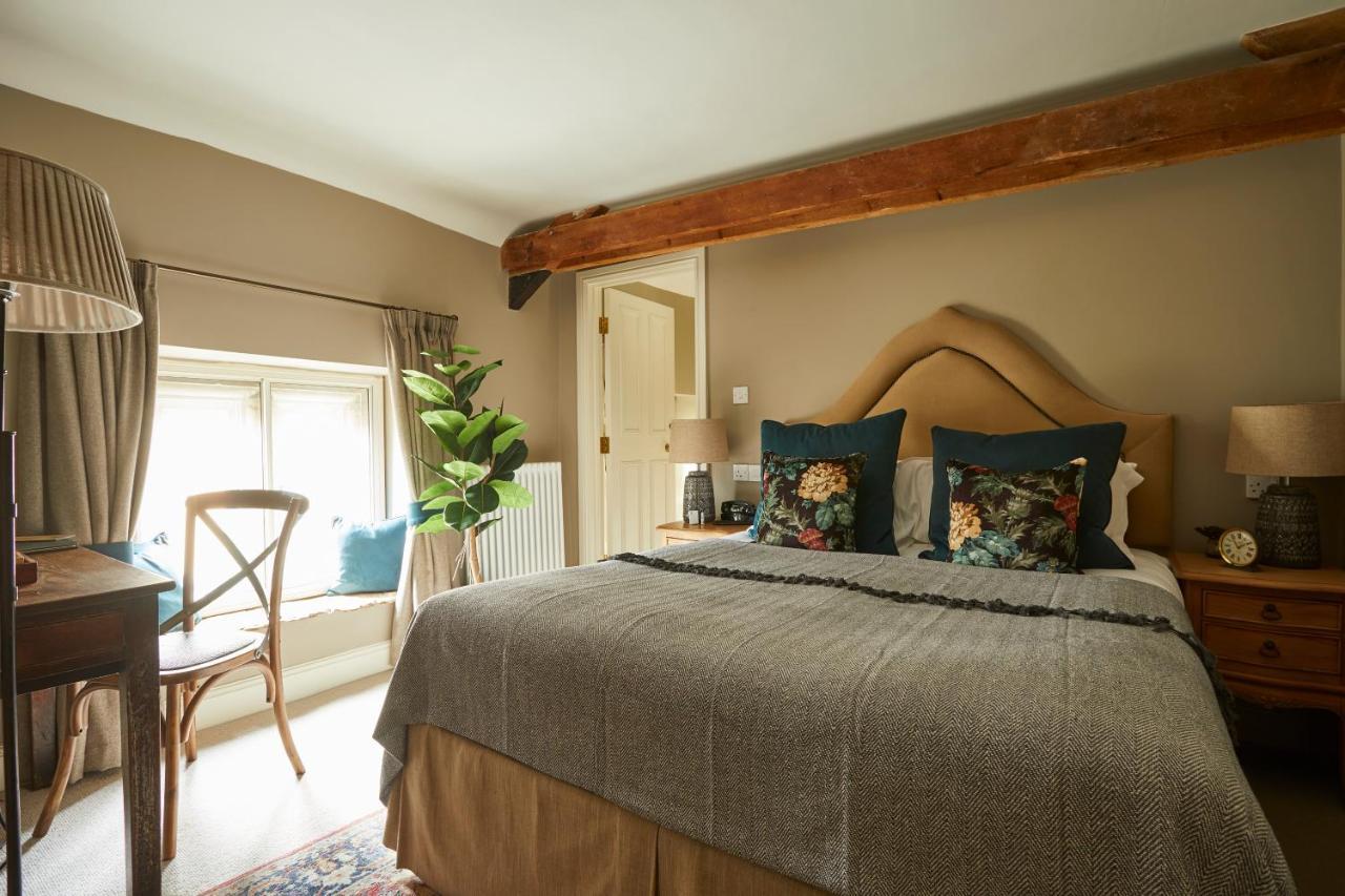 Hotel The Methuen Arms Corsham Esterno foto The Old Post Office, Great Torrington